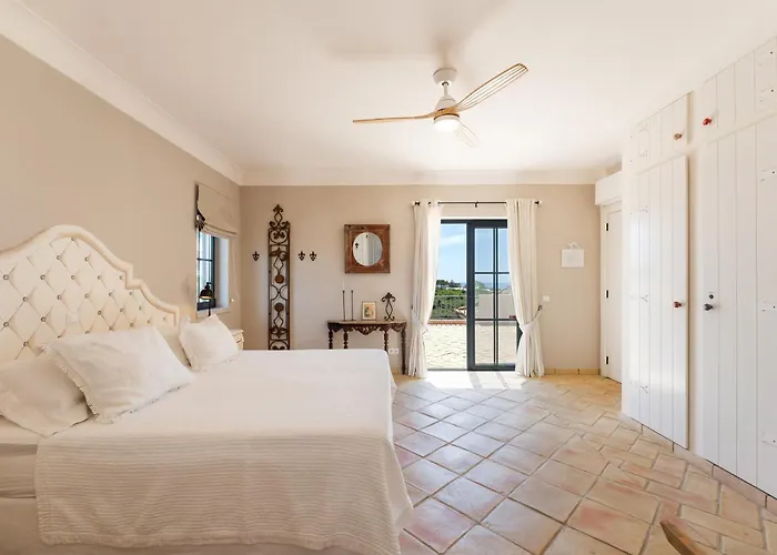 Villa Dos Piscos Lagoa (Algarve)